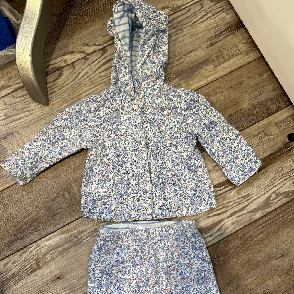 *Gone on 2/1!* Like New! baby GAP Floral Warm-Up Suit Size 6-12 Months